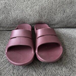 Oofos Ooahh Slides Sandals Maroon Men’s Sz 8 Women’s Sz 10 Great Condition